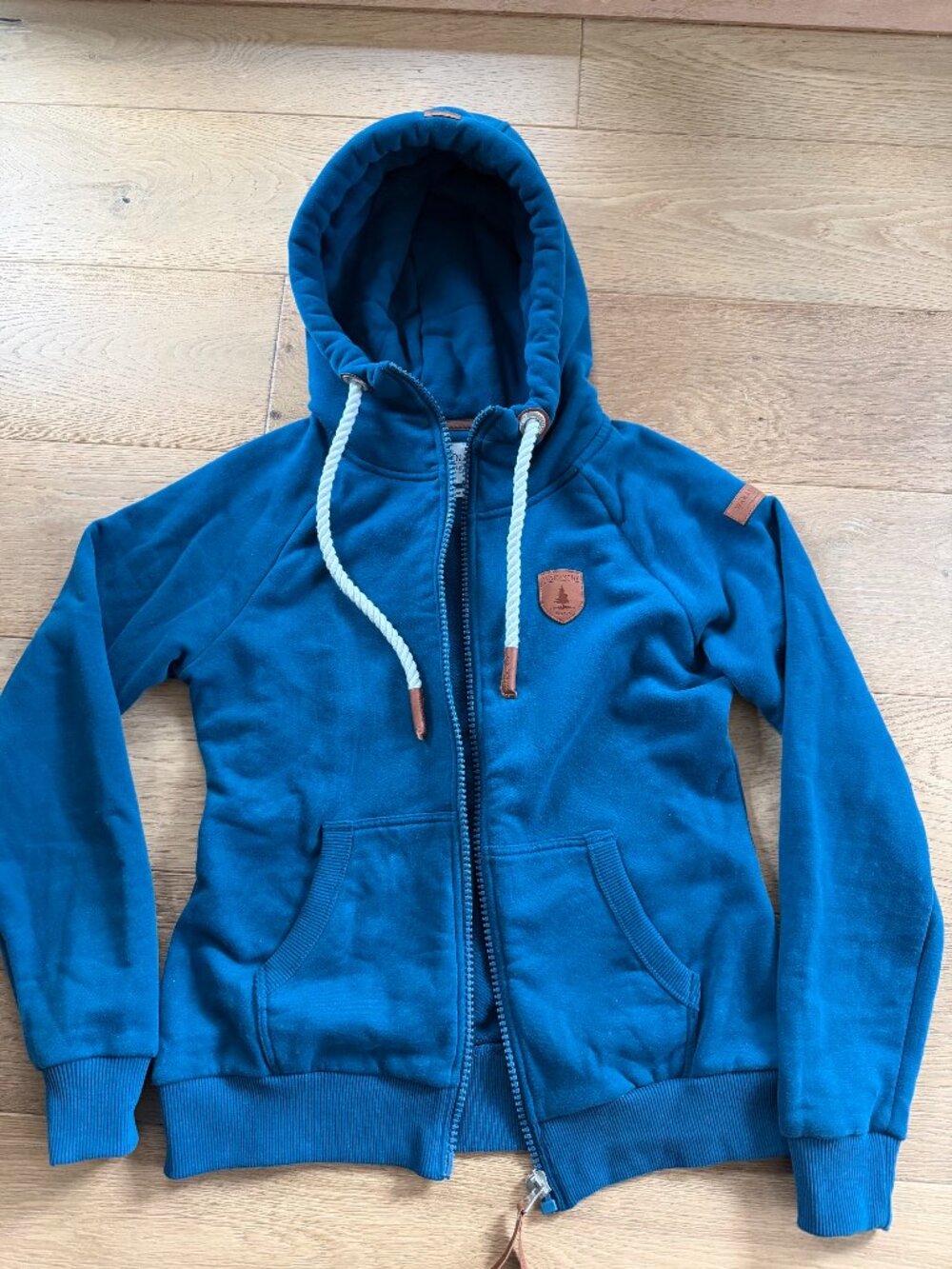 Wanakome Zip-up Sweatshirt... size M